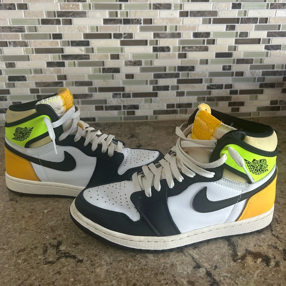 Nike Jordan 1 Volt